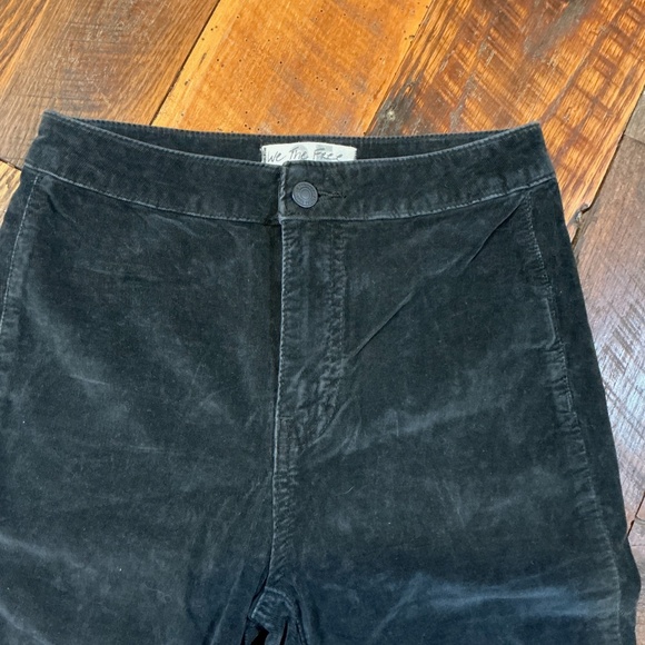 We The Free “Twirl On” Mid-Rise Crop Flare Jeans Black Corduroy Size 25 - Picture 8 of 14